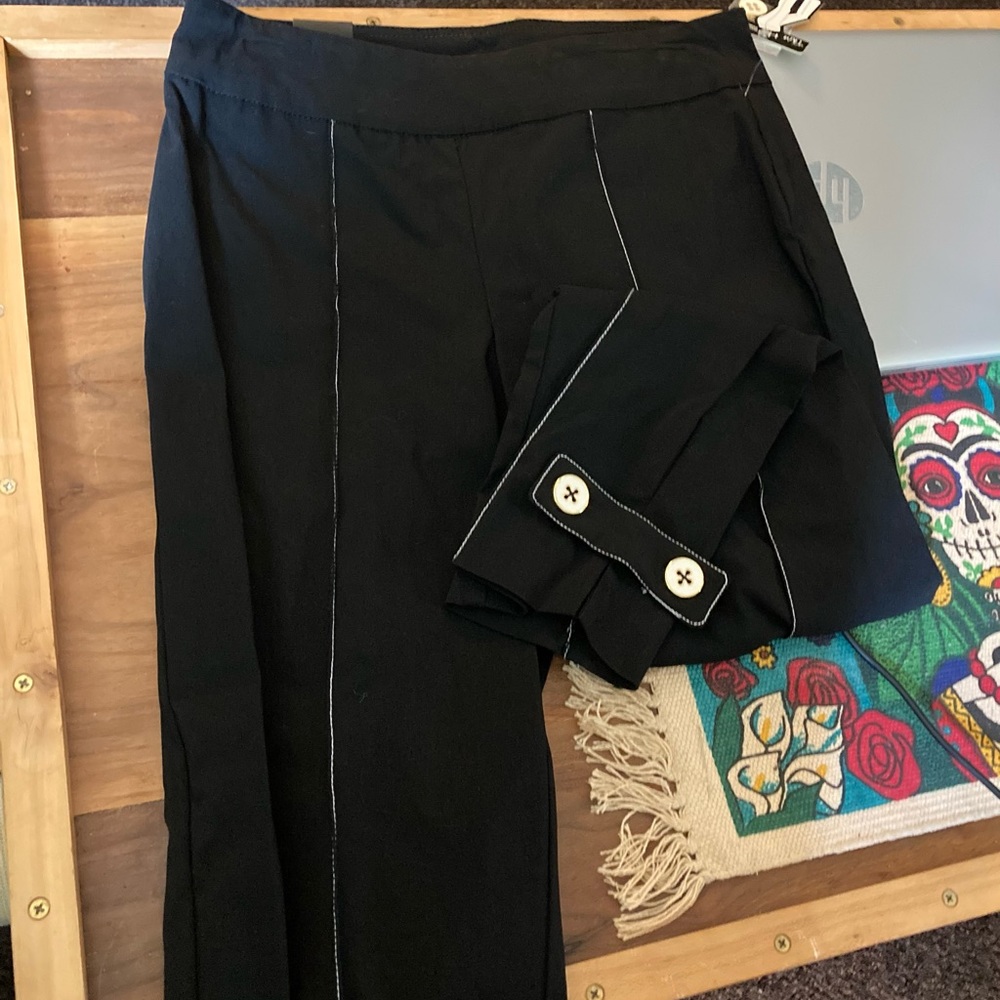 Thin Her black pants in size 8